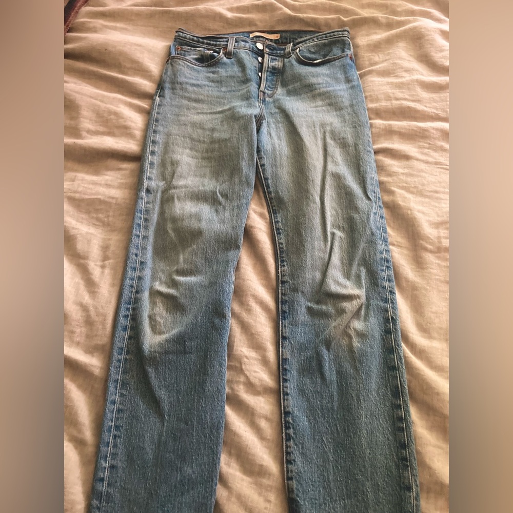 Levi’s wedgie straight size 28